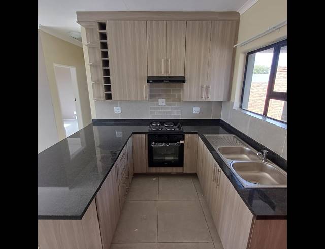 2 BEDROOM TOWNHOUSE TO LET IN RIVERSDALE